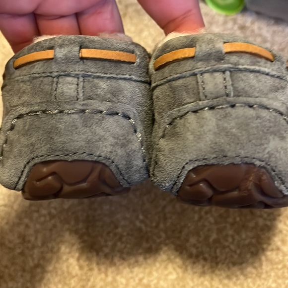 UGG Dakota Moccasins - Picture 4 of 5